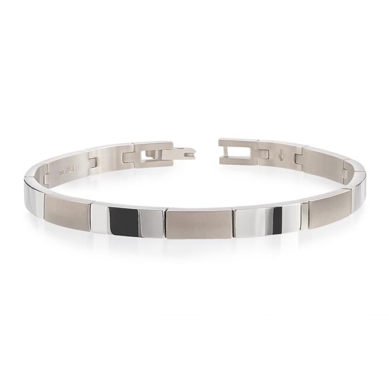 Bracciale in titanio con elementi rettangolari lucidi e opachi.