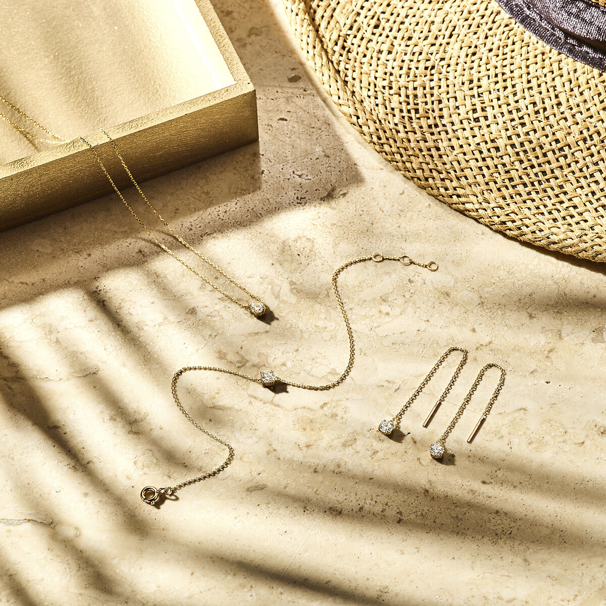 Orecchini pendenti passanti con zircone in oro giallo 14K