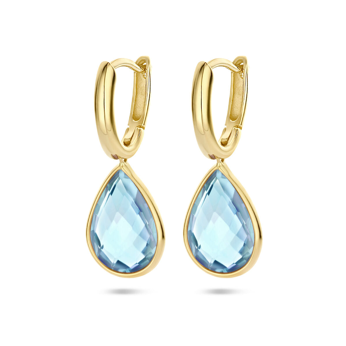 Orecchini alla creola in oro giallo 14K con topazio blu a goccia.