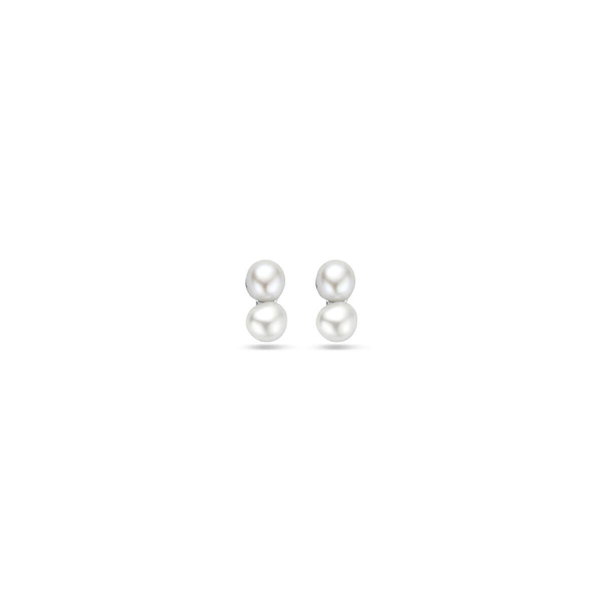 Orecchini in argento rodiato con perle di 5,5 mm.