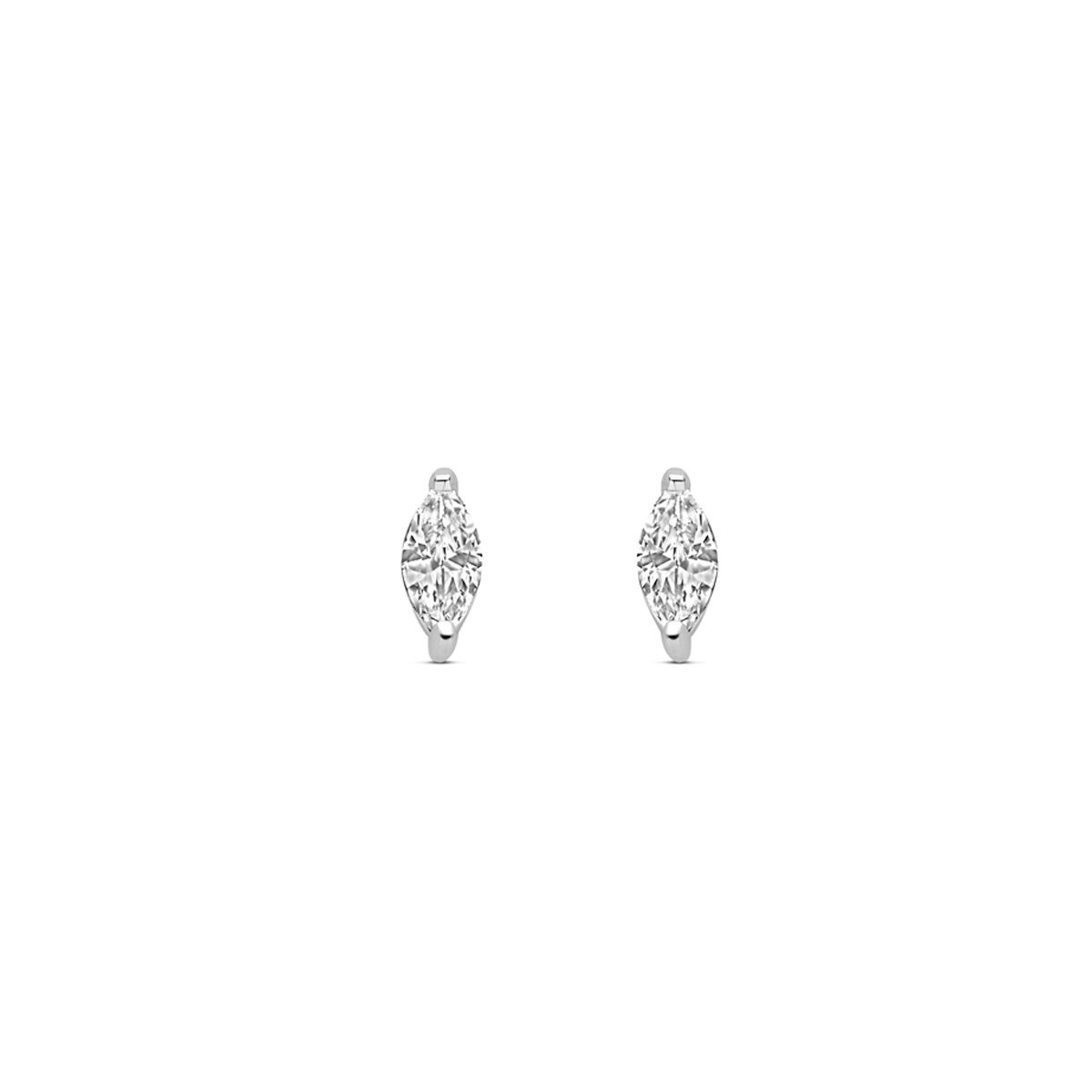 Zilveren gerhodineerde oorknoppen met zirkonia, 6 mm, in een elegante bladvorm.