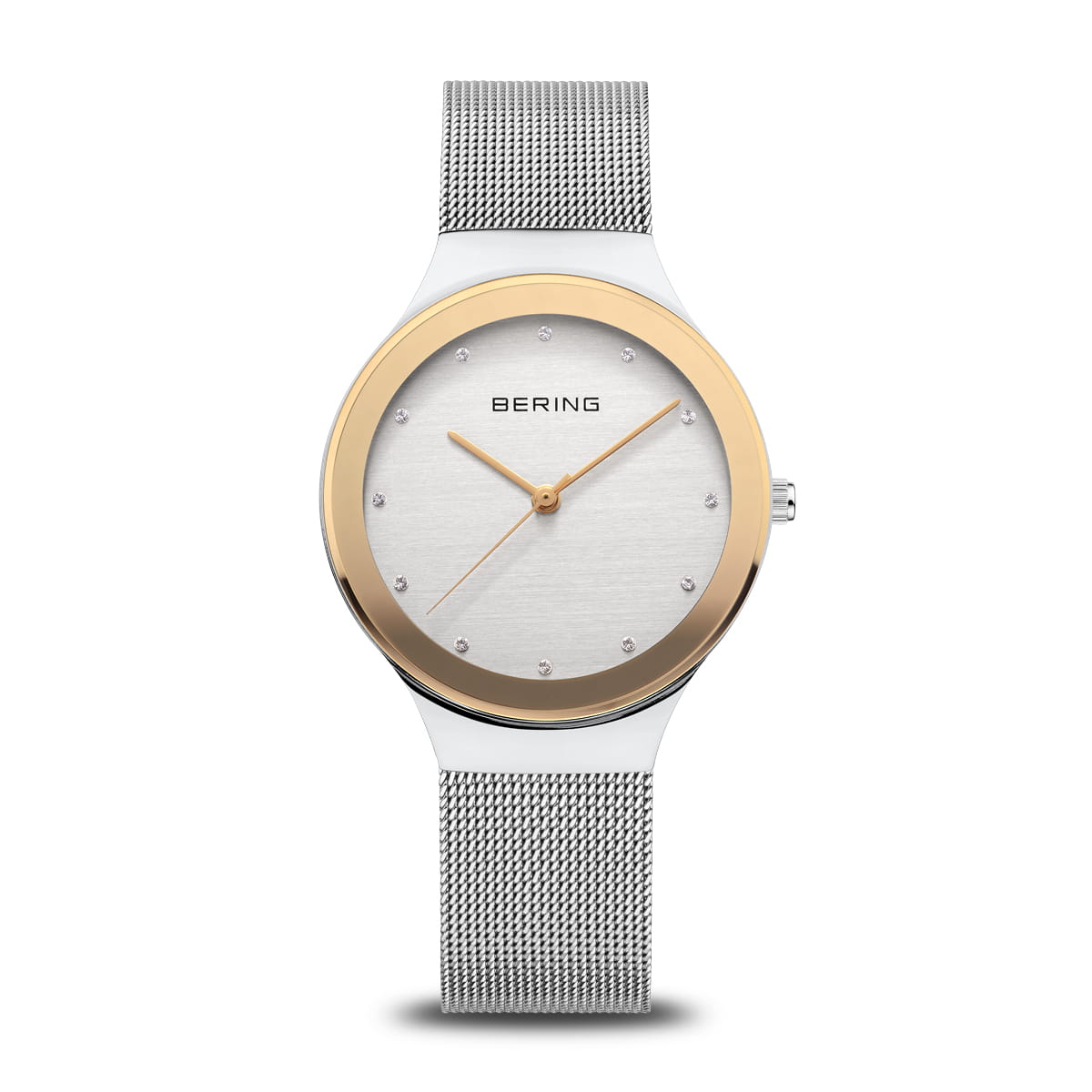 Orologio con cassa argentata e dorata, quadrante bianco e cinturino in maglia rolò argentata.