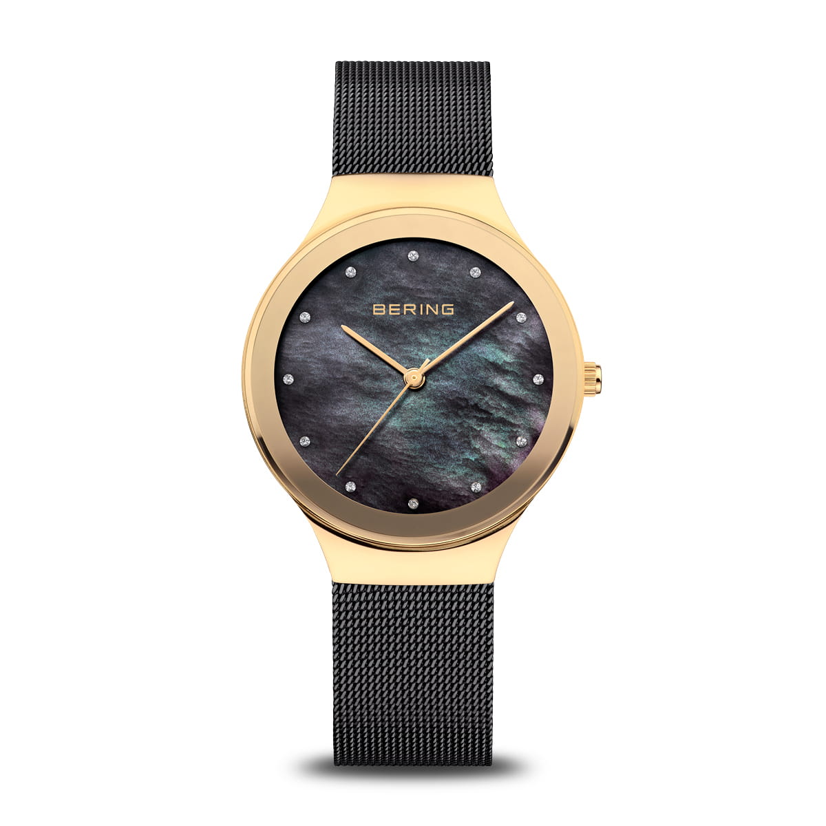 Orologio da donna con quadrante nero, cassa dorata e cinturino in maglia.