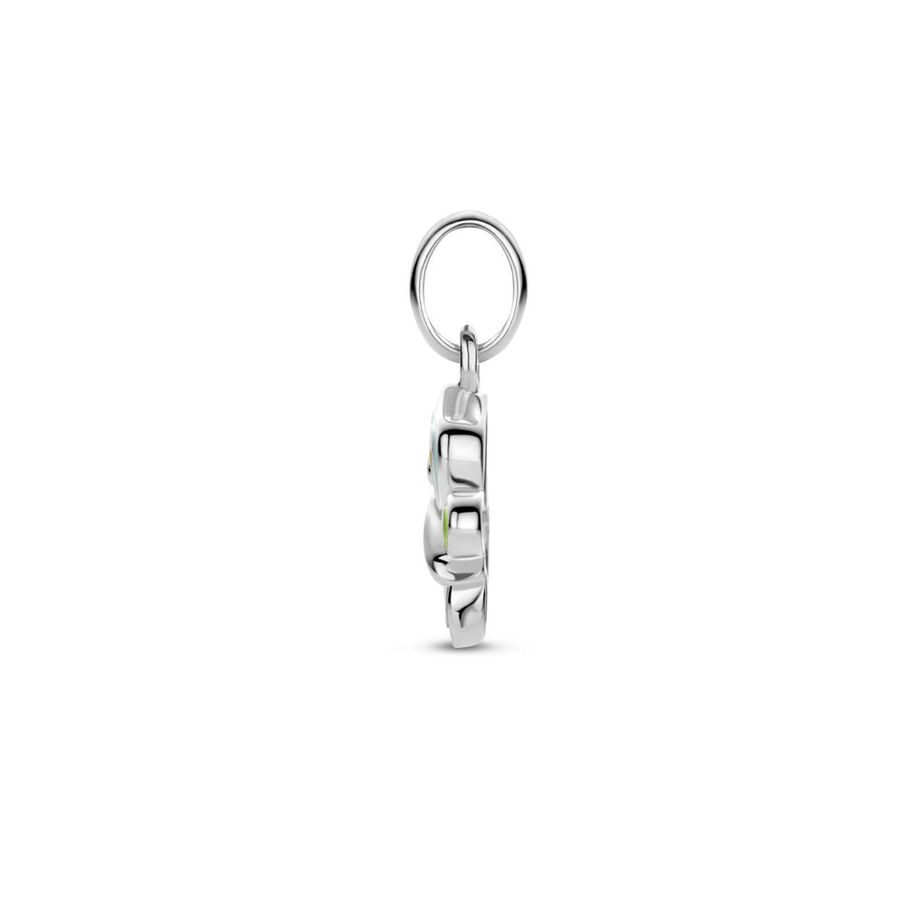 Een zijaanzicht van de Van der Kooij Collectie hanger vlinder zilver gerhodineerd, een zilveren vlinderbedel met een ronde lus en een gedetailleerd, licht gebogen ontwerp – ideaal voor kinderen en vrouwen – afgebeeld tegen een effen witte achtergrond.
