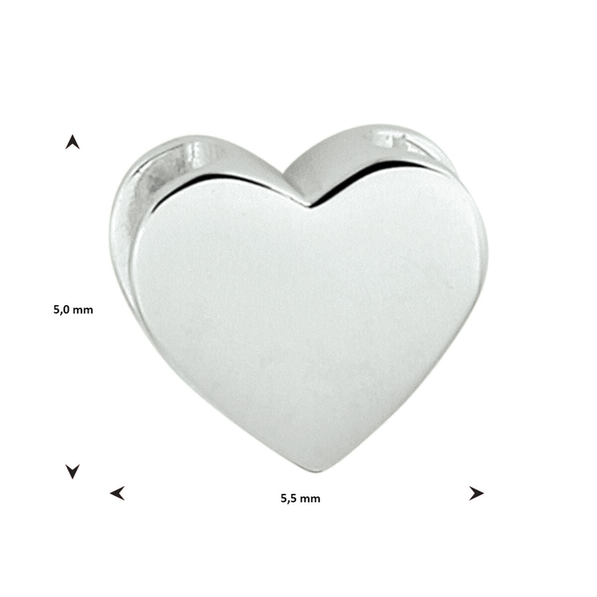 De Van der Kooij Collectie hanger hart zilver gerhodineerd is een gladde, hartvormige hanger (5,0 mm x 5,5 mm), afgebeeld op een witte achtergrond met maatpijlen - perfect als hartje hanger voor een Valentijn cadeau.