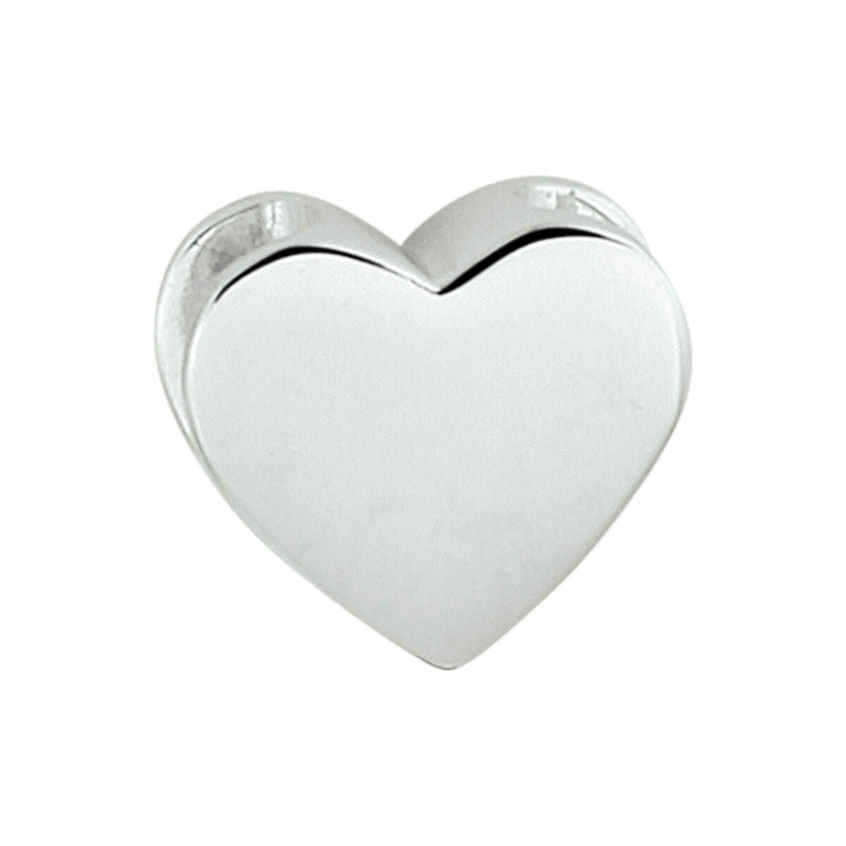 Een glanzend hangerhart zilver gerhodineerd door Van der Kooij Collectie met gladde randen, gefotografeerd op een effen witte achtergrond-een perfect valentijnscadeau.