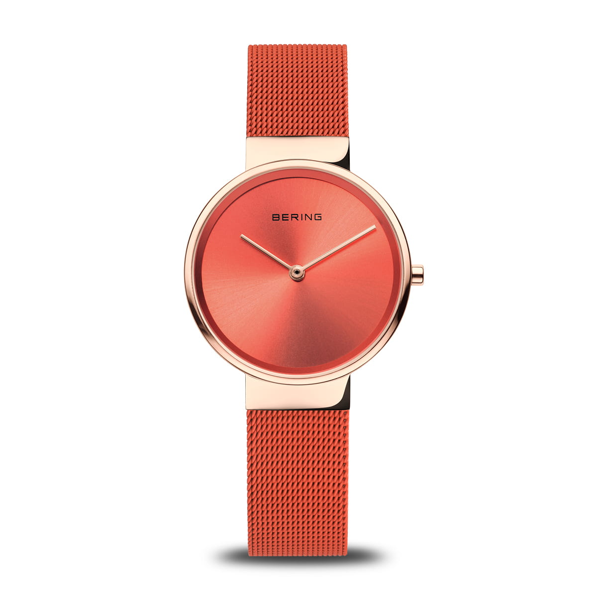 Orologio con quadrante rotondo arancione e cinturino in maglia metallica rosata.
