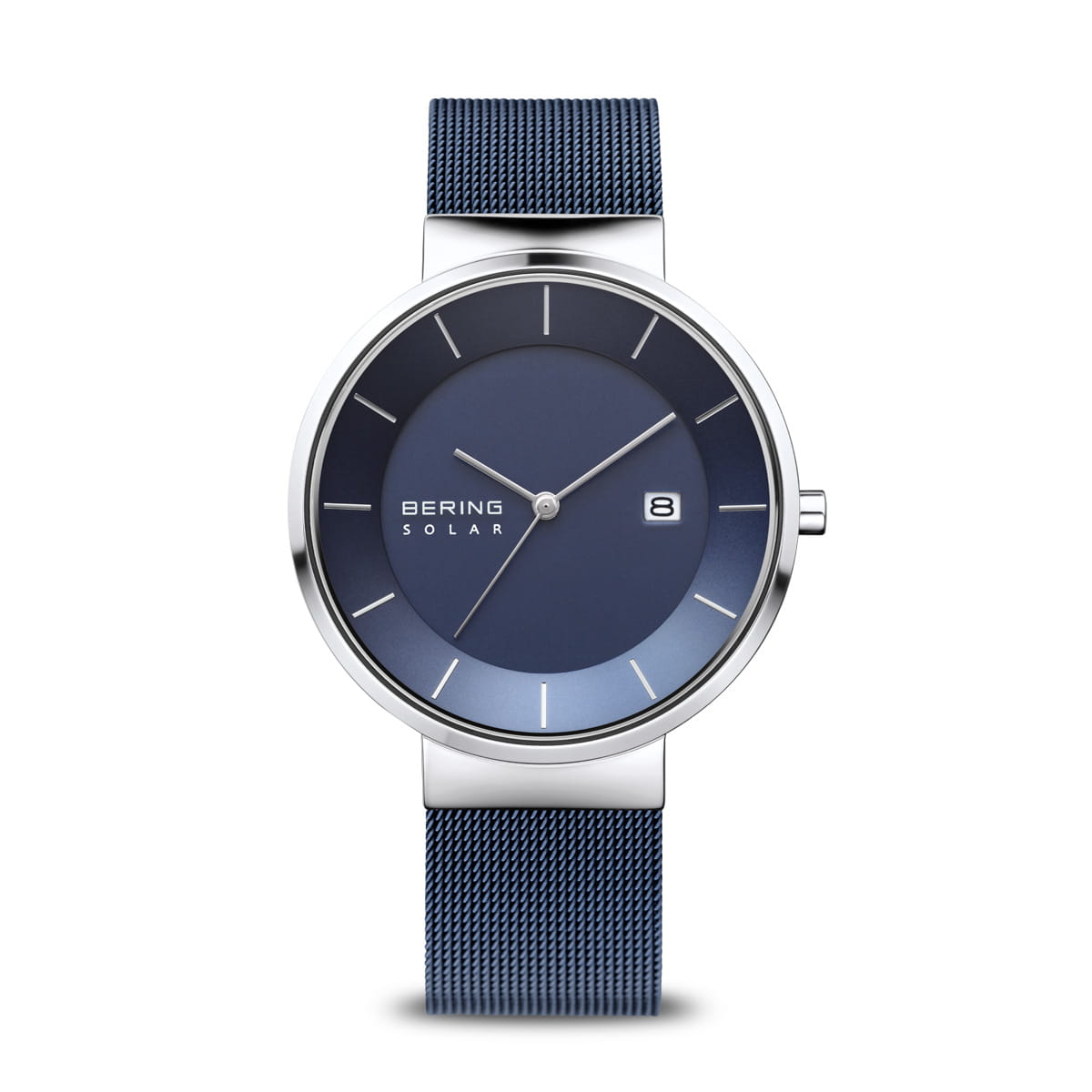 Orologio con cassa argentata, quadrante blu e cinturino in maglia rolò blu.