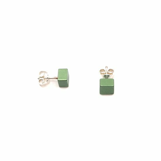 Orecchini a bottone colorati verde chiaro
