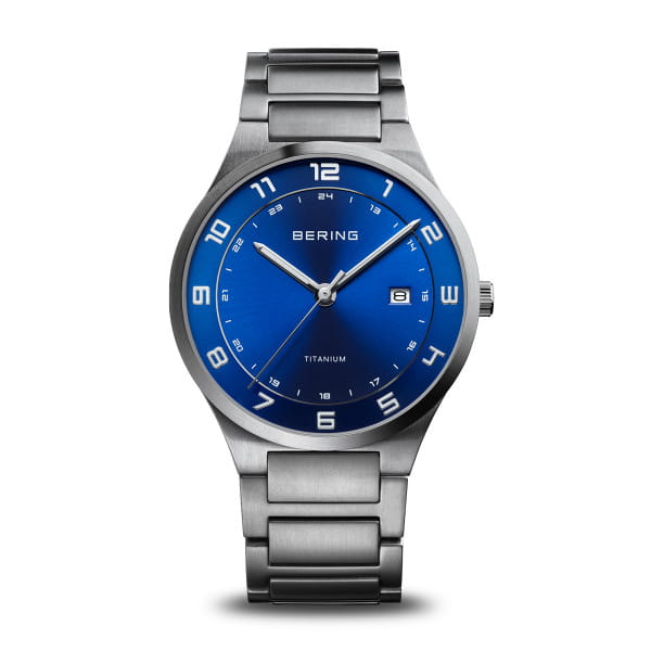 Orologio Bering con cassa in acciaio e quadrante blu, cinturino in acciaio.