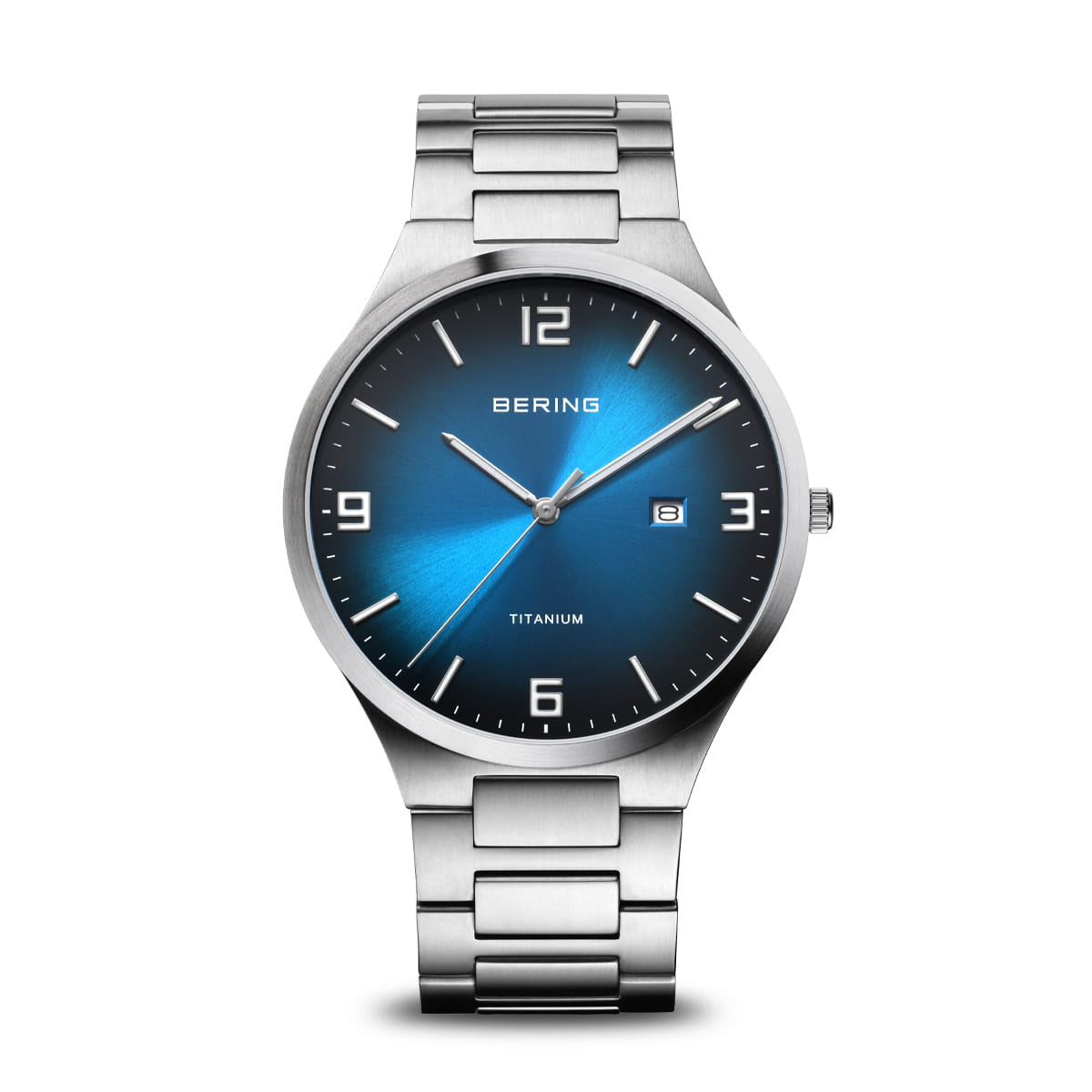 Orologio in titanio con quadrante blu sfumato e cinturino argentato.