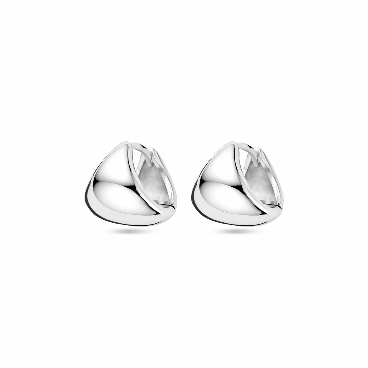 Orecchini alla creola in argento rodiato con forma ondulata e finitura lucida.