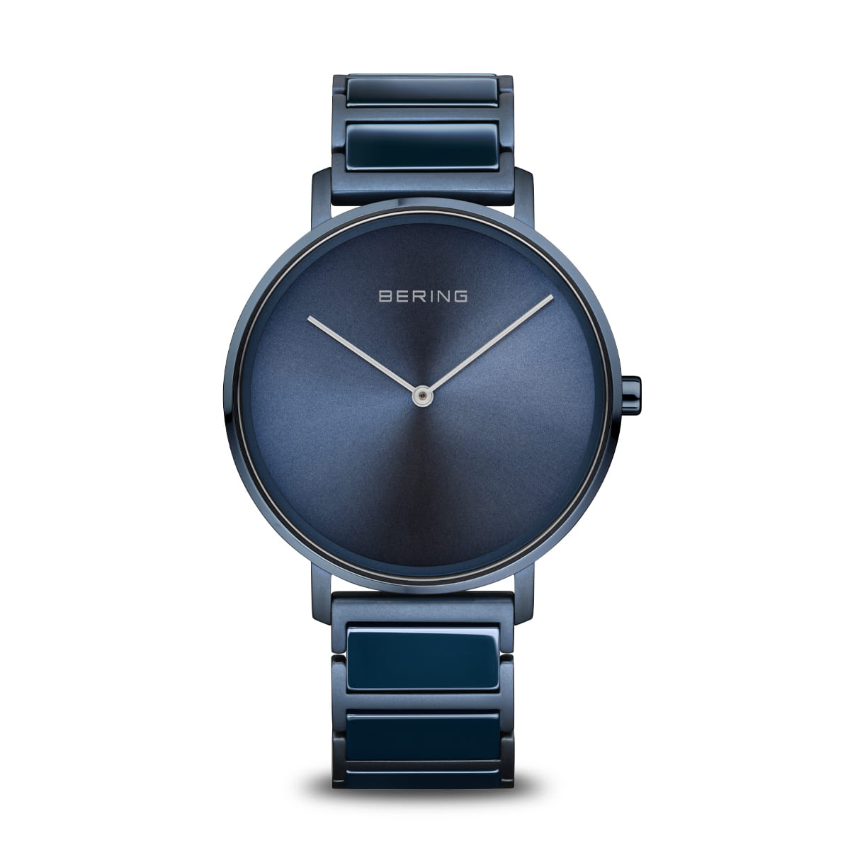 Orologio da uomo Bering con quadrante blu e cinturino in acciaio blu.