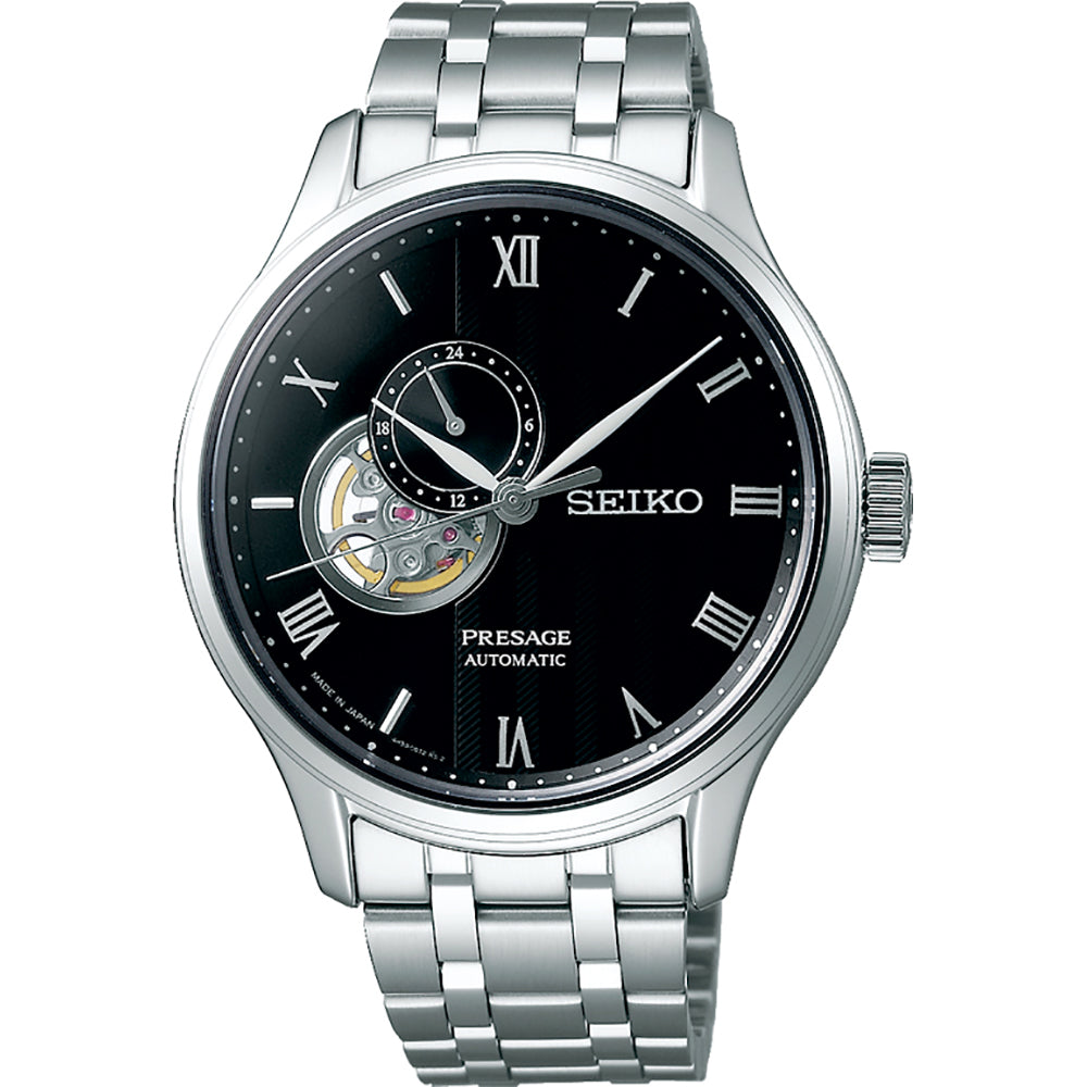 Orologio da uomo Seiko Presage con cassa argentata, quadrante nero e movimento automatico visibile.
