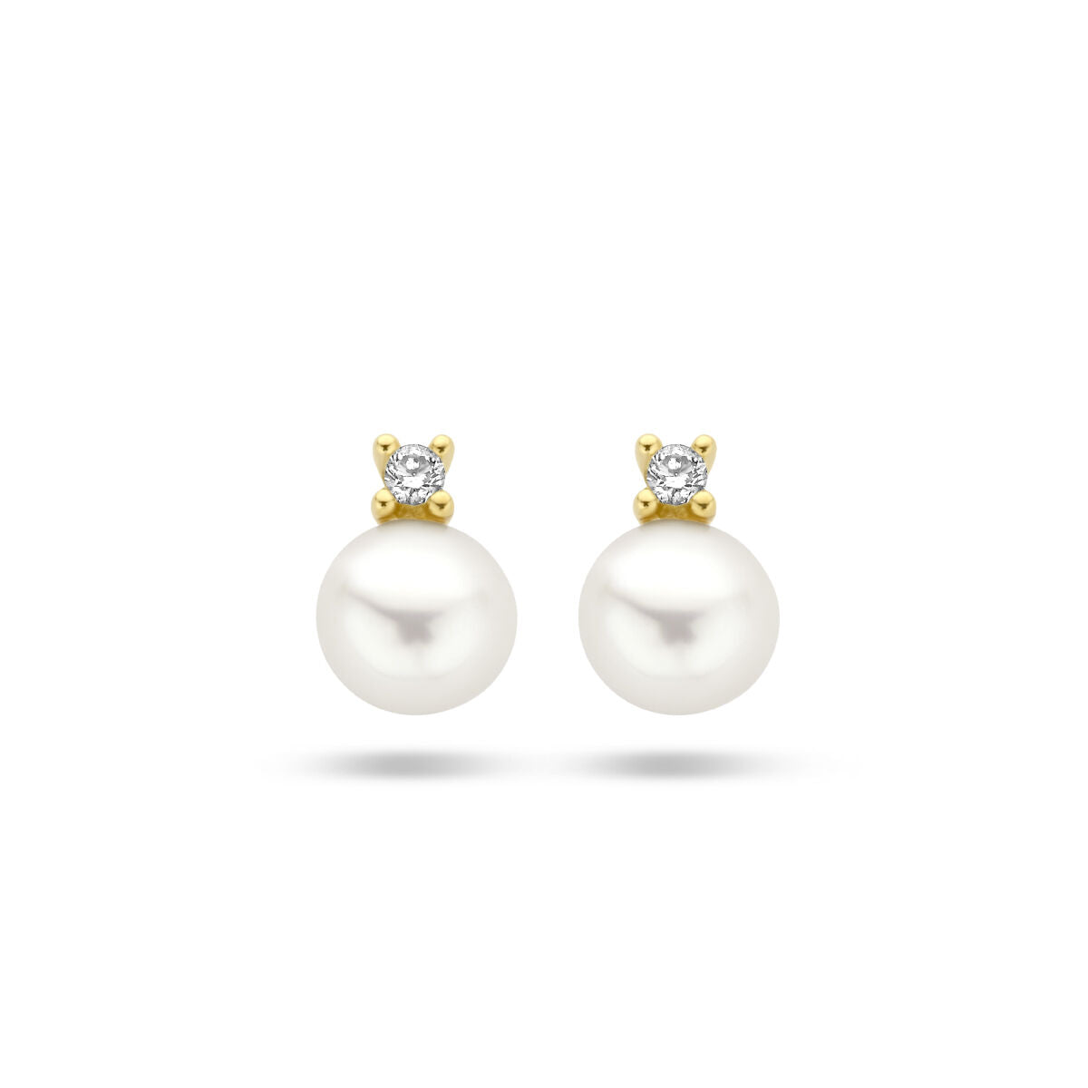 Orecchini con perla e diamante 0,02 ct (2x 0,01 ct) in oro giallo 14K.