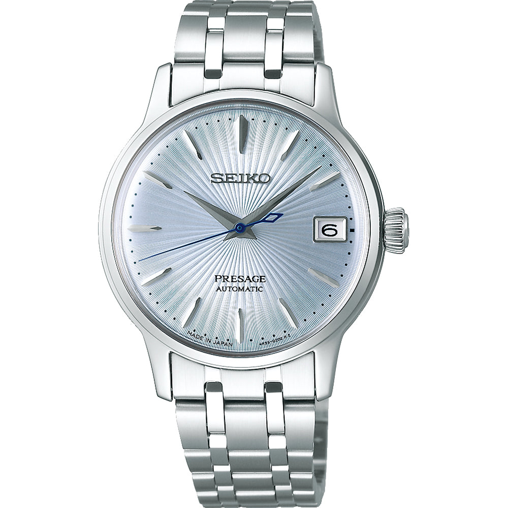 Zilveren dames horloge met een lichtblauwe wijzerplaat, automatische beweging en datumaanduiding.
