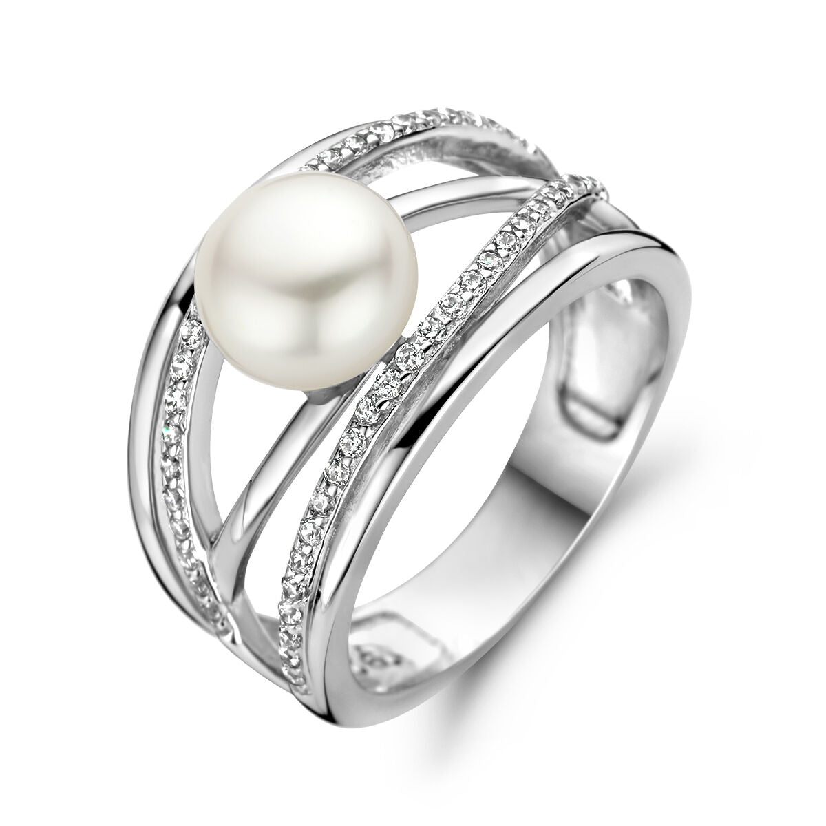 Anello in argento rodiato con perla centrale e dettagli scintillanti.