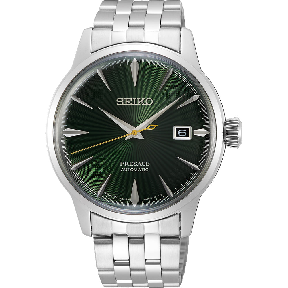 De Seiko Presage Heren Horloge SRPE15J1 heeft een roestvrijstalen band, een groene sunburst wijzerplaat, zilverkleurige uurmarkeringen en wijzers, een goudkleurige secondewijzer en een datumvenster op 3 uur.