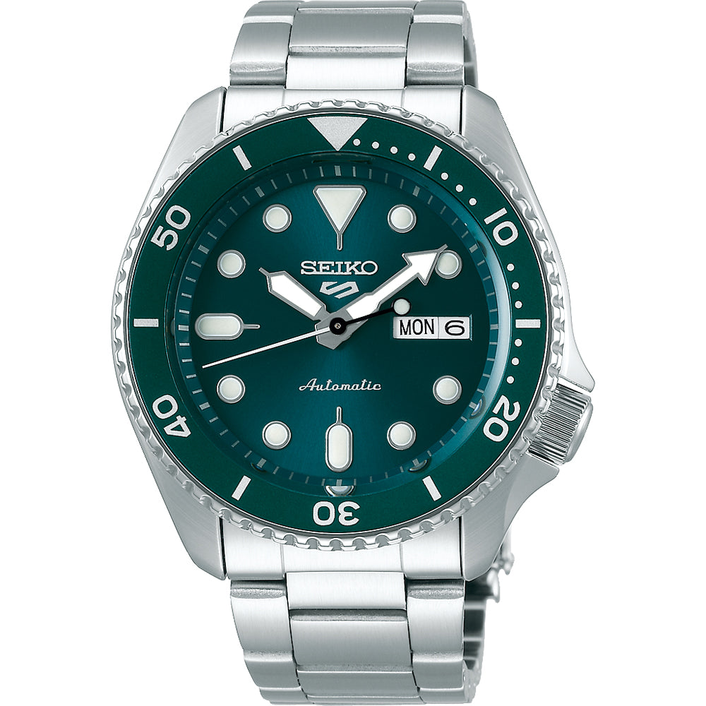 Orologio da uomo Seiko 5 Sports con cassa in acciaio inox, quadrante verde e bracciale in acciaio.