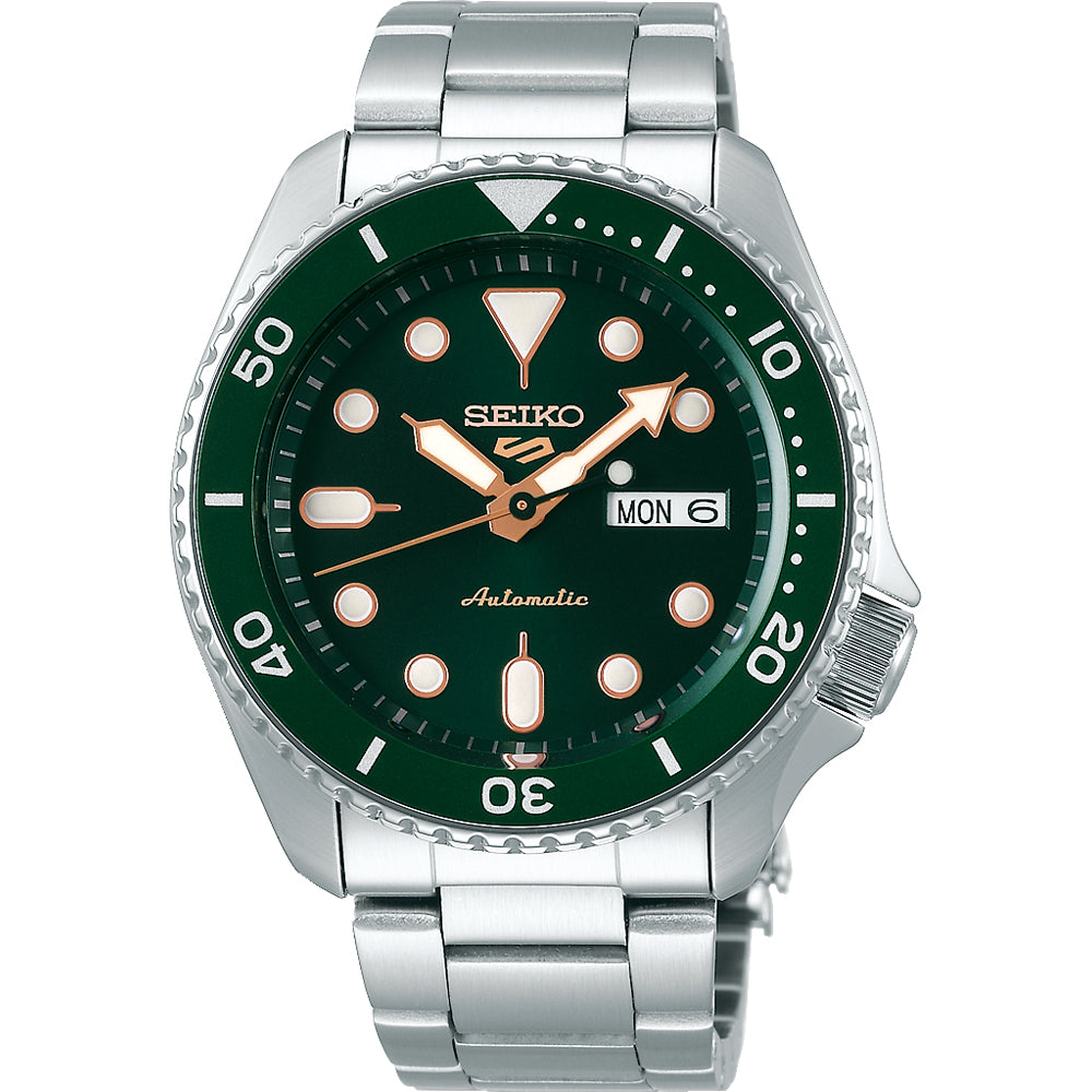 Orologio da uomo Seiko 5 Sports con cassa in acciaio inox, quadrante verde e bracciale in acciaio.