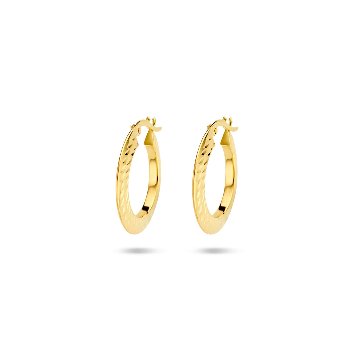 Orecchini alla creola in oro giallo 14K con finitura a tubo appuntito.