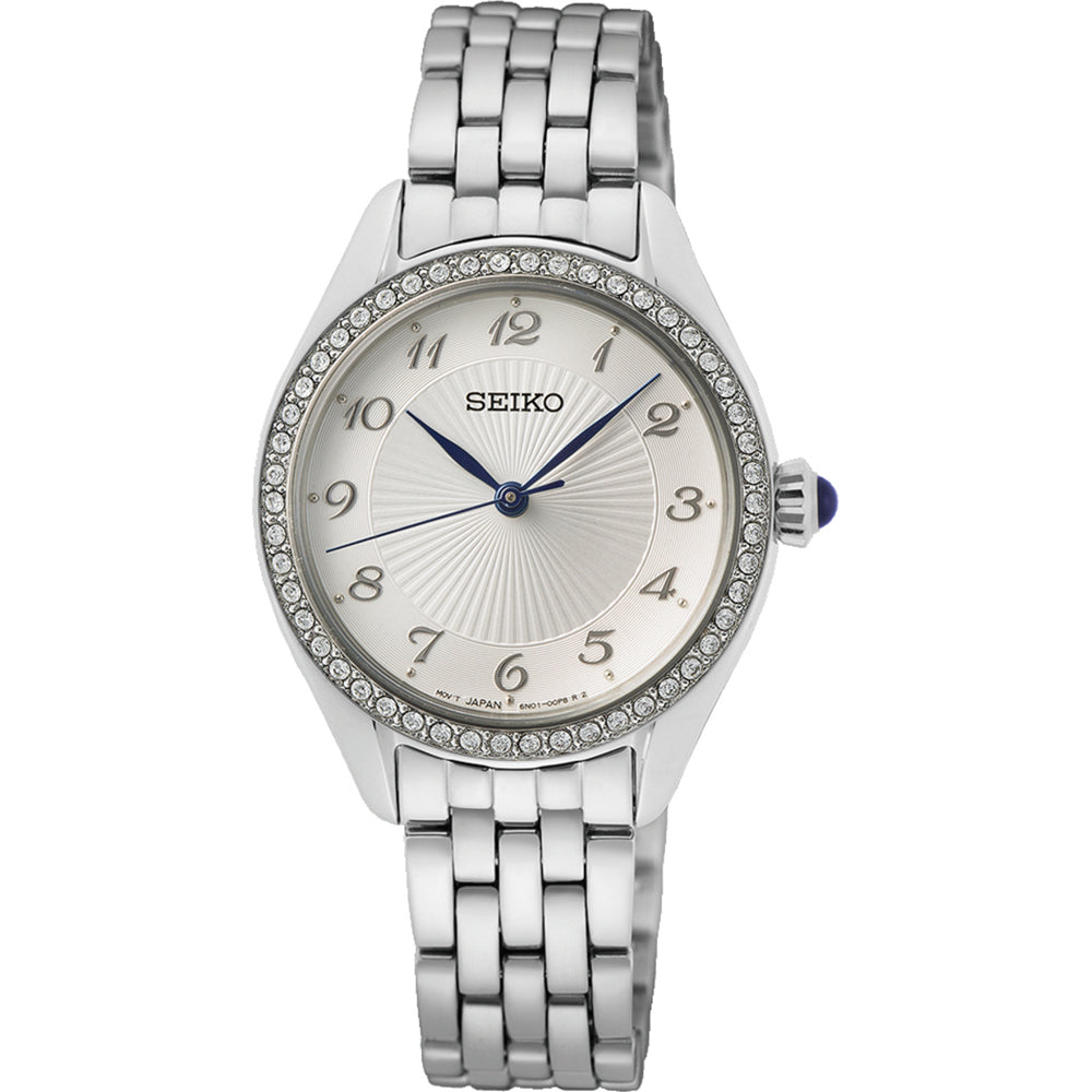 Orologio da donna Seiko con cassa argentata, quadrante chiaro e cinturino in maglia rolò, decorato con cristalli.