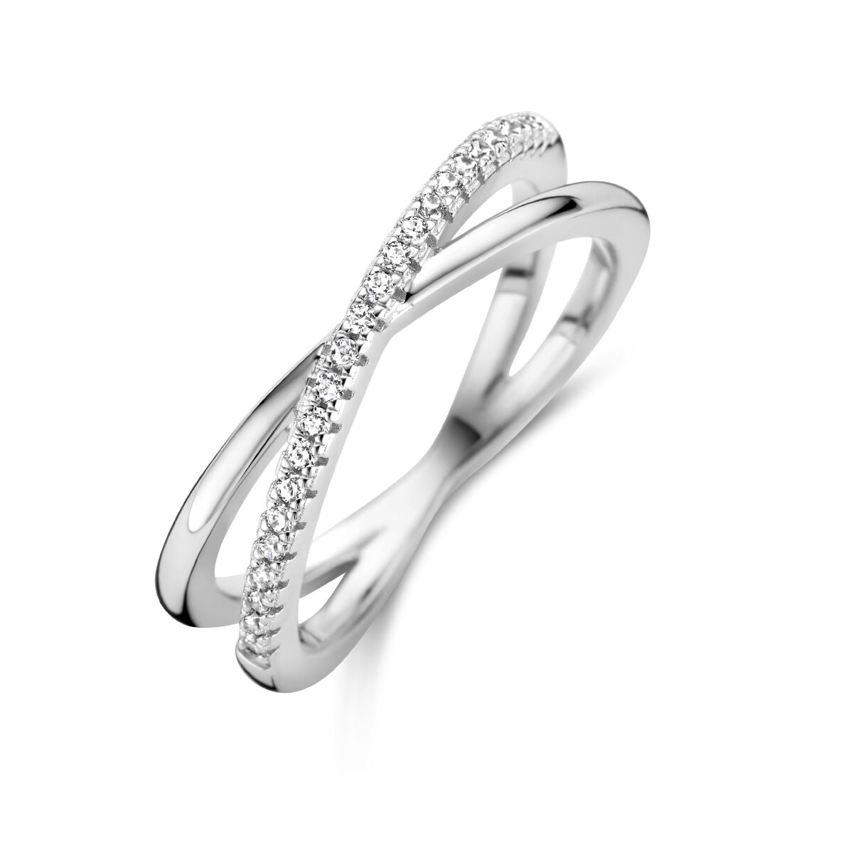 Anello in argento rodiato con zircone, design intrecciato e finitura lucida.