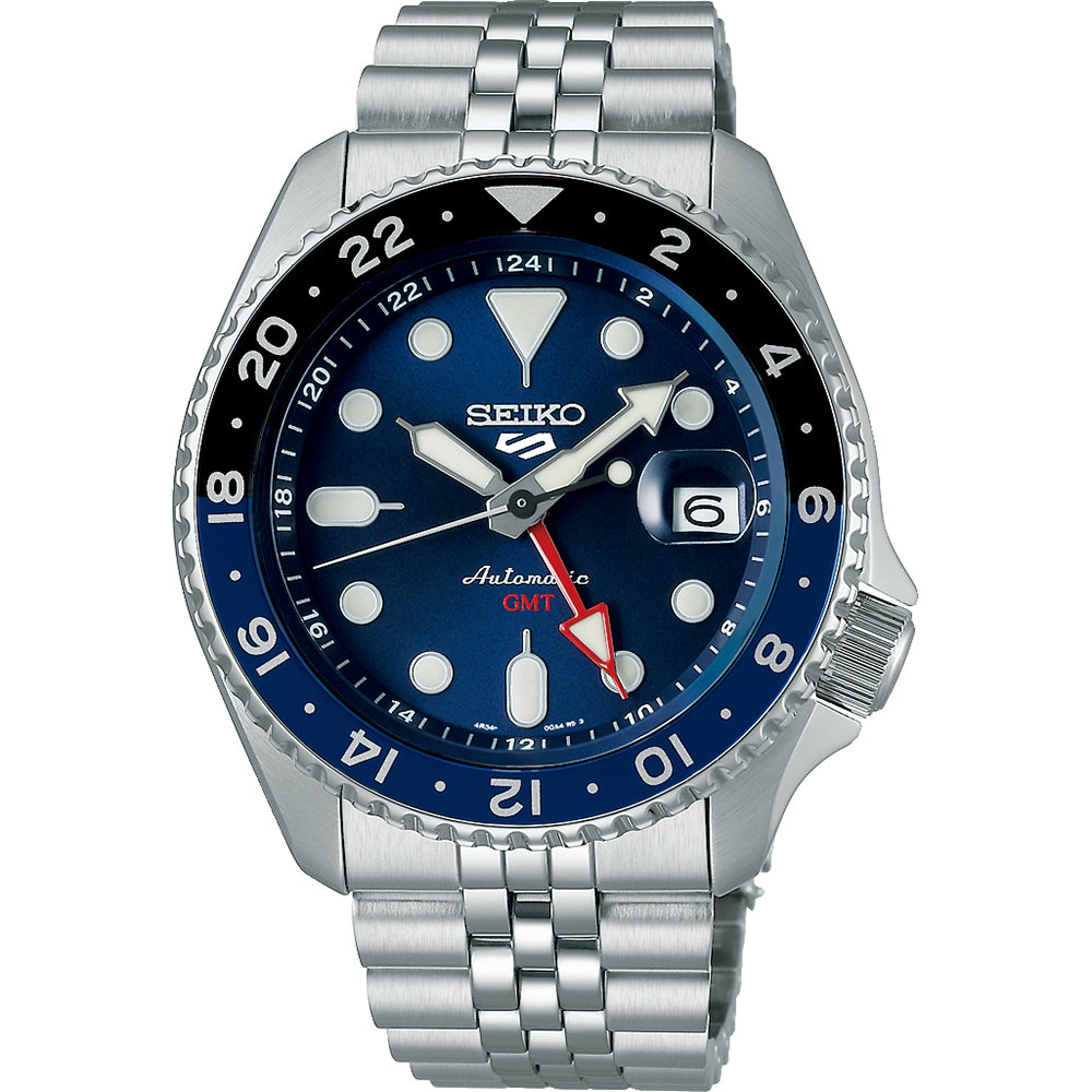 Orologio da uomo Seiko 5 Sports con cassa in acciaio inox, quadrante blu e bracciale in acciaio.