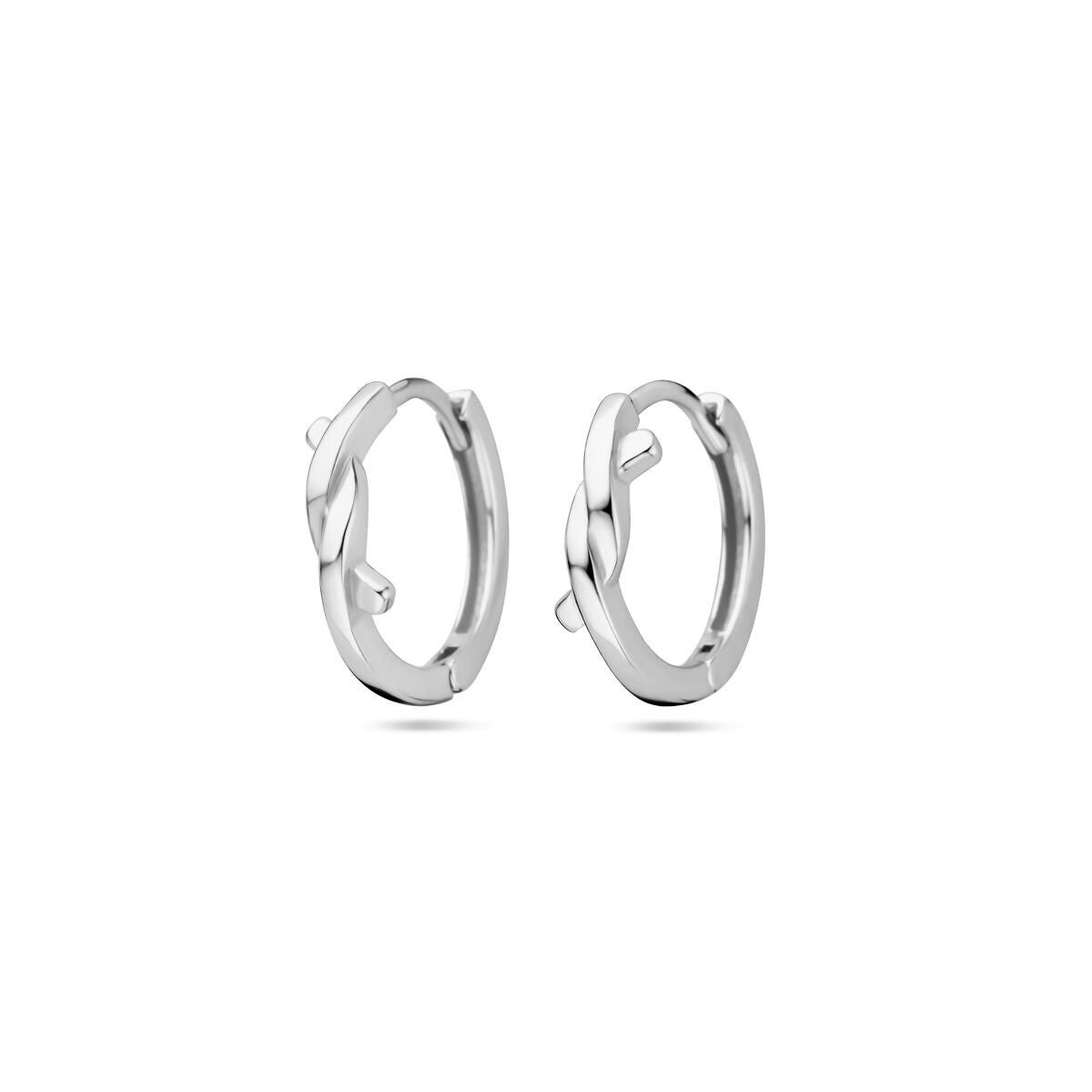 Zilveren klapoorringen van 12,5 mm met een glanzende gerhodineerde afwerking.