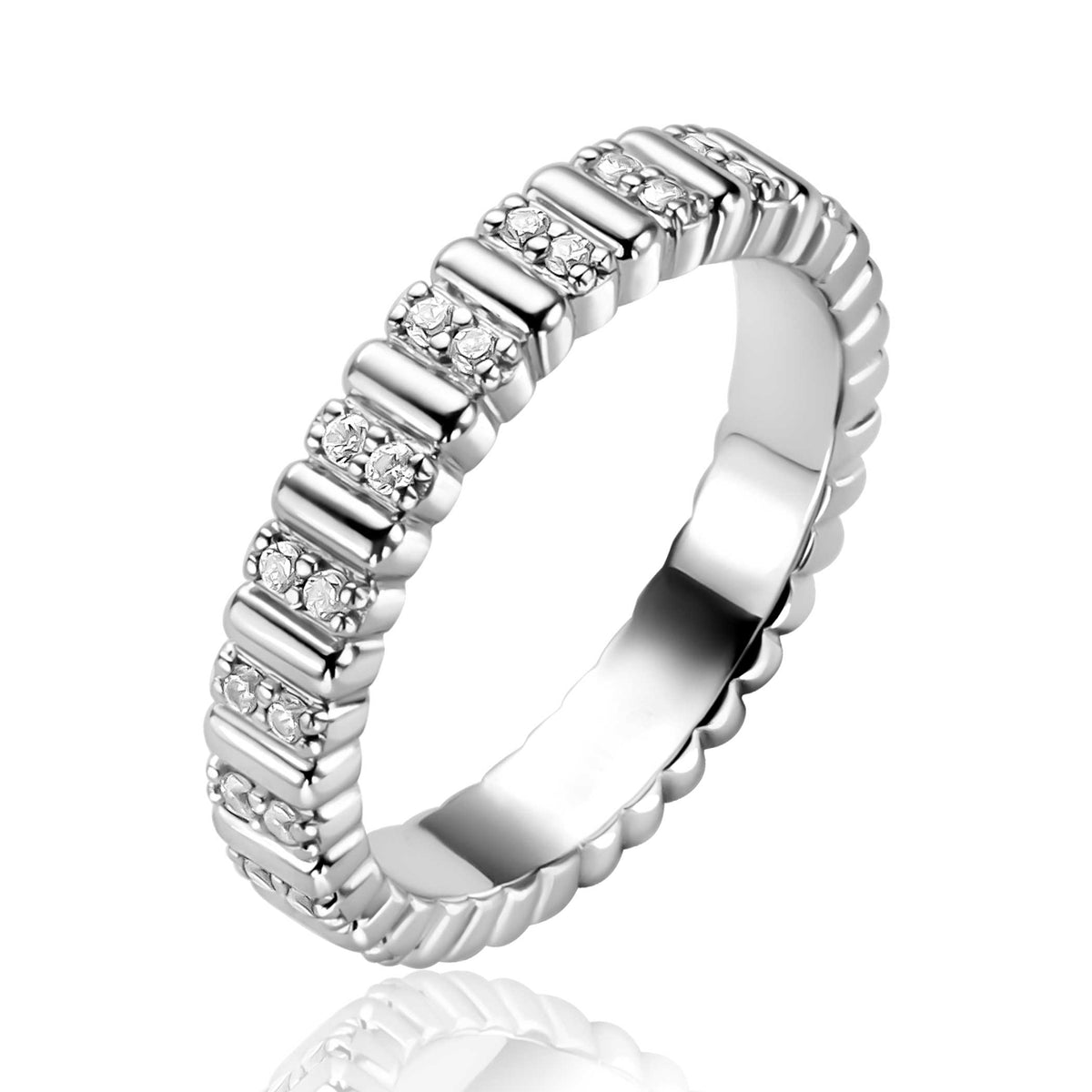 Anello in argento con dettagli incastonati di piccoli zirconi.