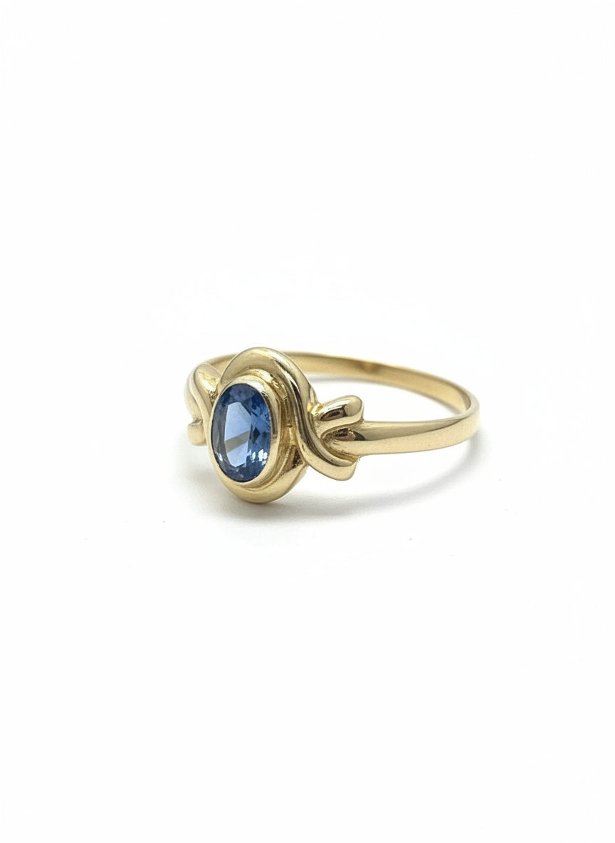 Anello vintage in oro 14k con topazio blu, peso di 1 grammo.
