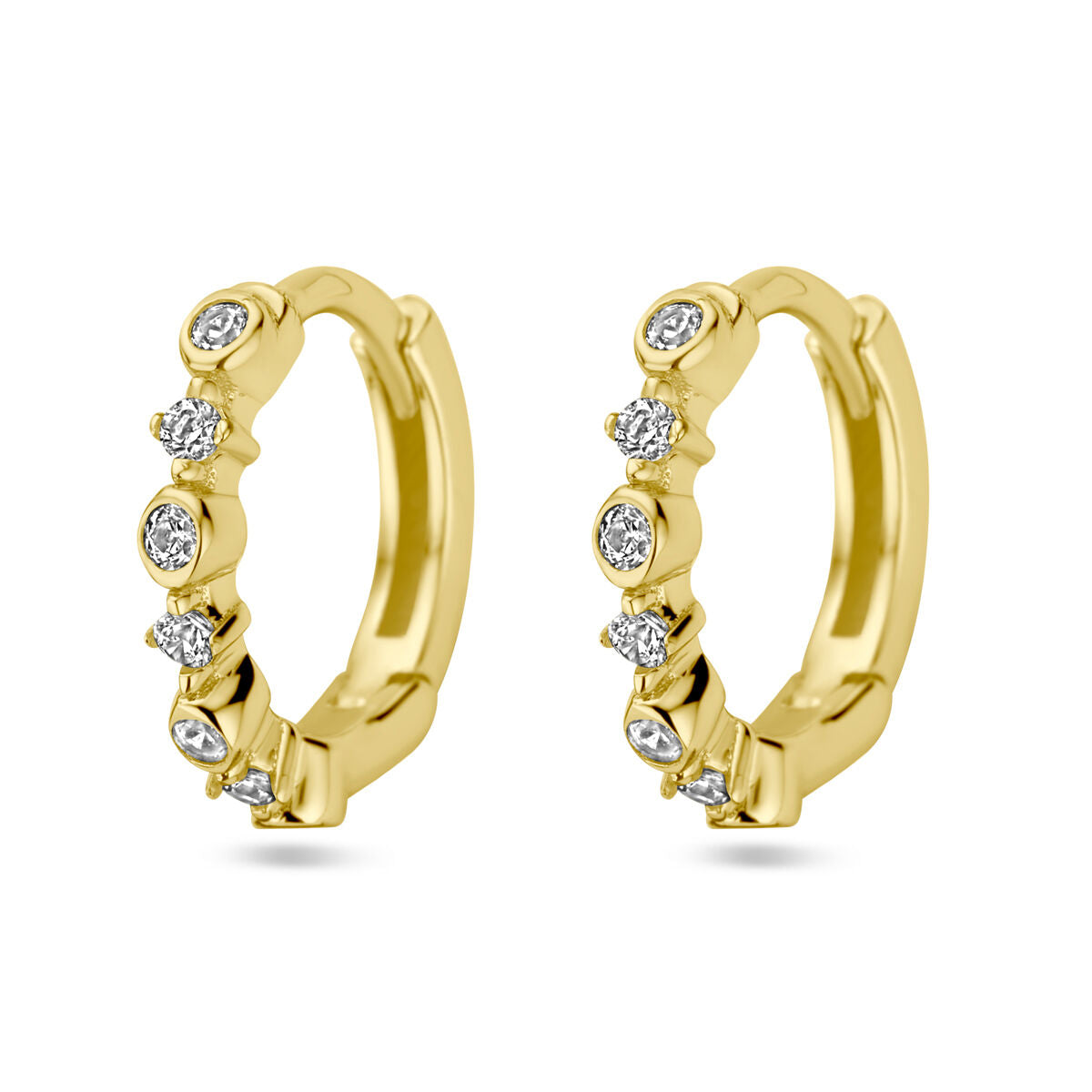Orecchini alla creola in argento dorato con zircone, con cinque pietre brillanti.