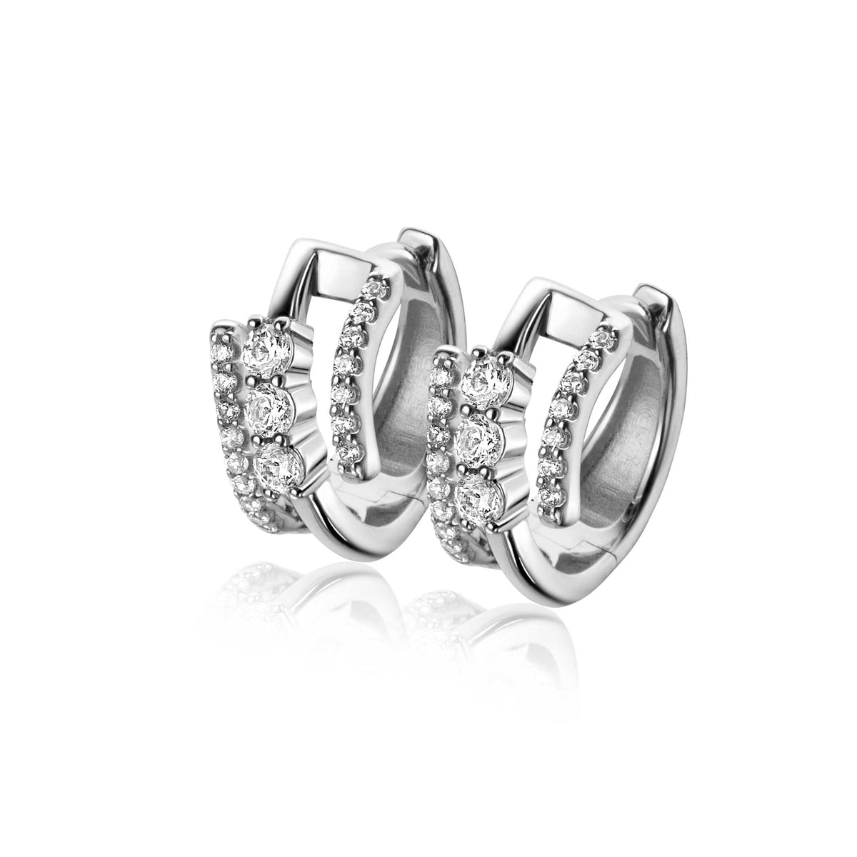 Orecchini in argento con dettagli in zirconia cubica, forma a cerchio con finitura lucida.