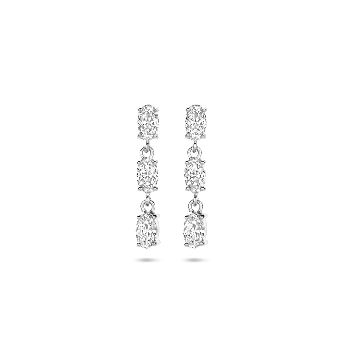 Orecchini pendenti in argento rodiato con zirconi trasparenti.