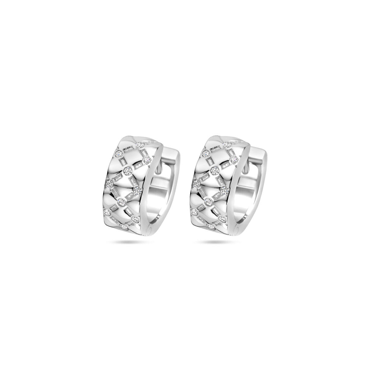Zilveren klapoorringen van 13 mm met een gerhodineerde afwerking en zirkonia-steentjes.