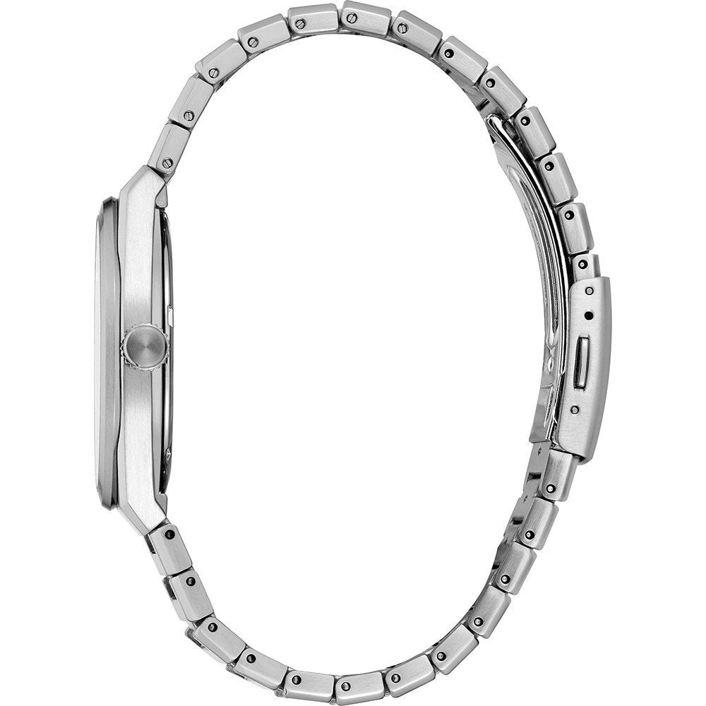 Het Seiko heren horloge SUR557P1 heeft een strak zijprofiel met een zilveren metalen afwerking, dun profiel, ronde wijzerplaat en metalen schakelband. Het toont een minimalistisch ontwerp met duurzaam saffierglas en 10ATM waterdichtheid.