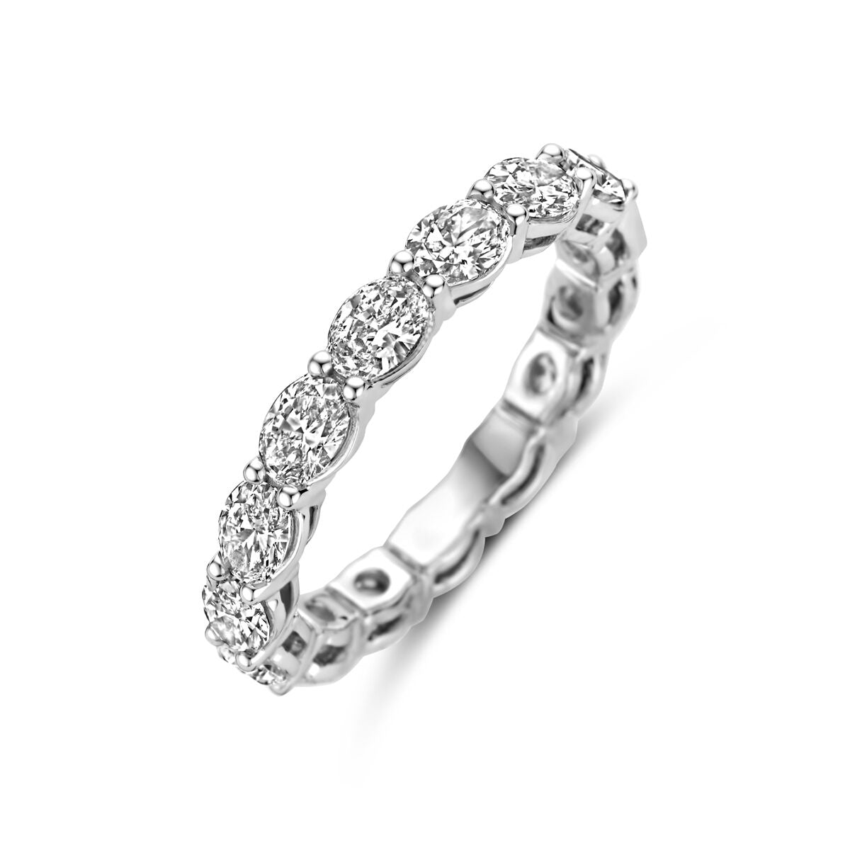 Anello in oro bianco 14K con diamanti lab-grown da 2,24 ct, design a cerchio.