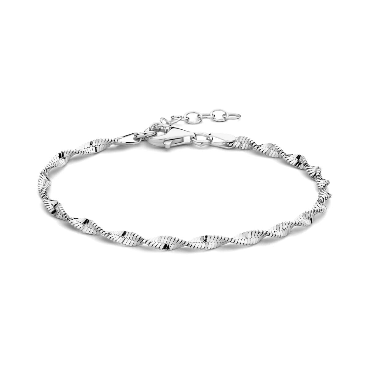 Bracciale in argento rodiato di 2,7 mm, con design intrecciato e chiusura regolabile da 16 a 19 cm.
