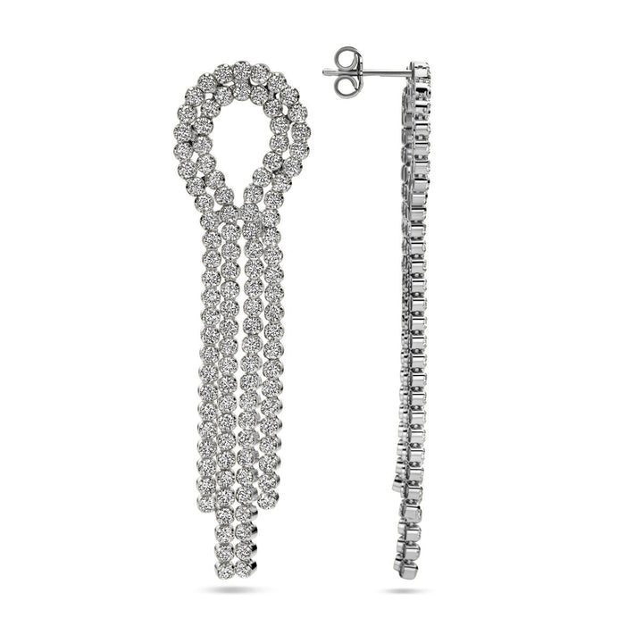 Een paar Van der Kooij Collectie oorhangers zirkonia zilver gerhodineerd met fonkelende zirkonia, een lusvormige top en drie trapsgewijze strengen; één oorhanger is van voren afgebeeld, de andere van opzij.