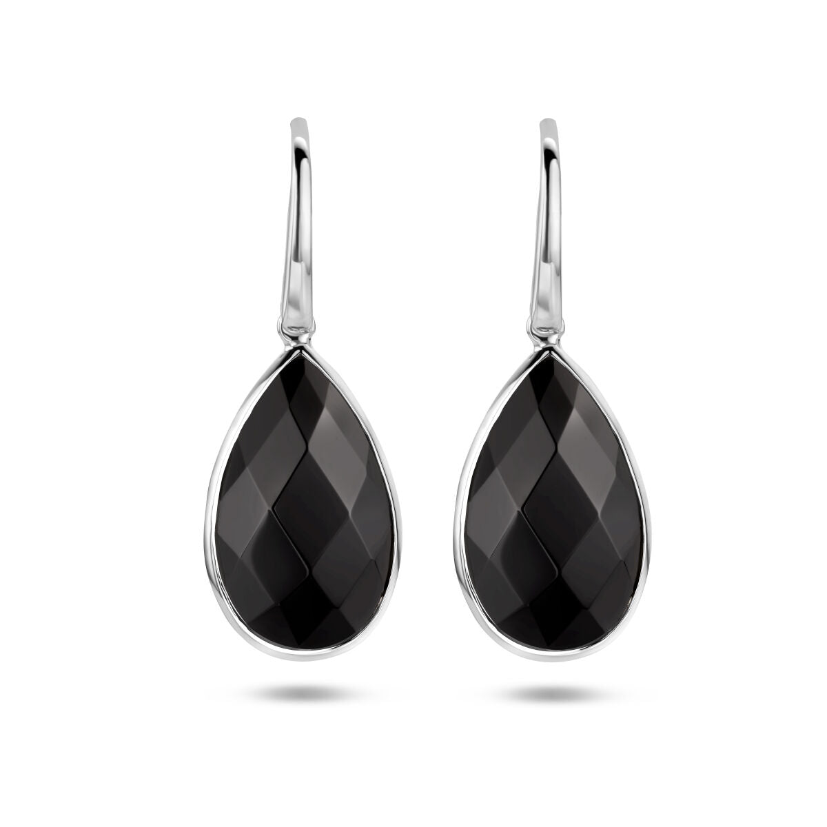 Orecchini in onice a goccia con montatura in argento rodiato.