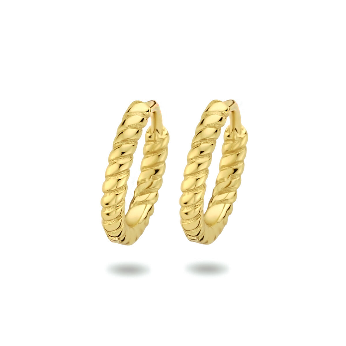Gouden klapoorringen met een gedraaide structuur, 1 micron zilver verguld.
