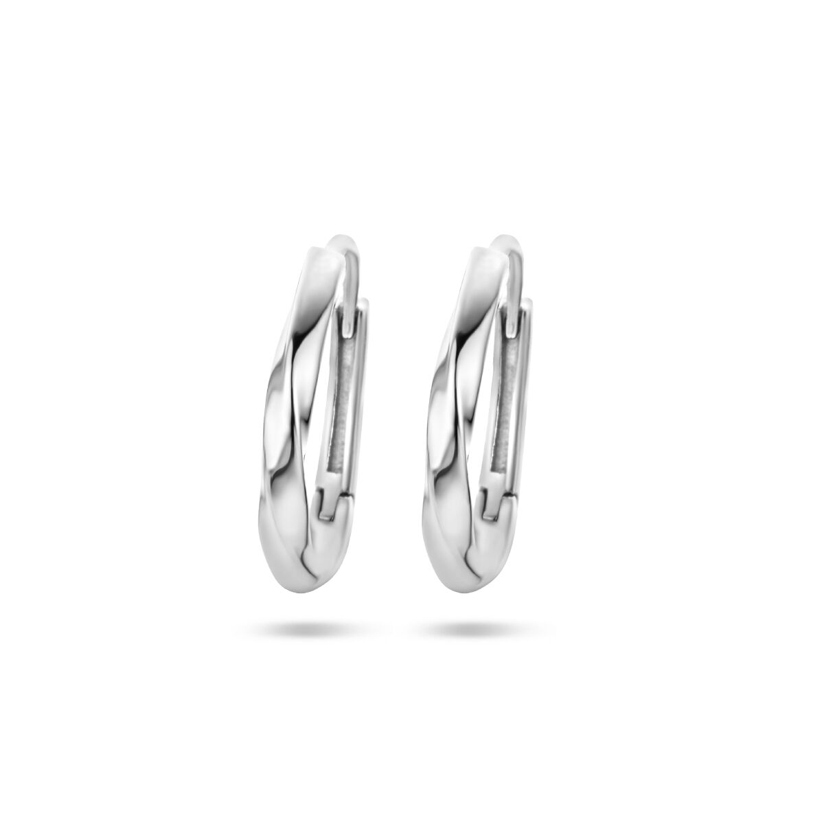 Orecchini alla creola in argento rodiato, con design intrecciato e finitura lucida.