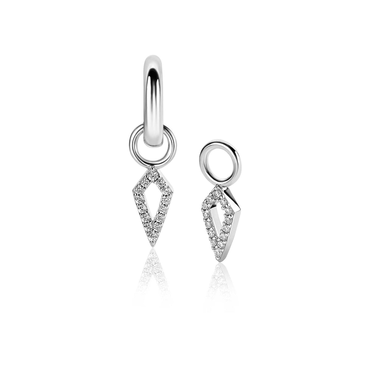 Orecchini in argento con pendenti a forma di rombo, decorati con zirconi.