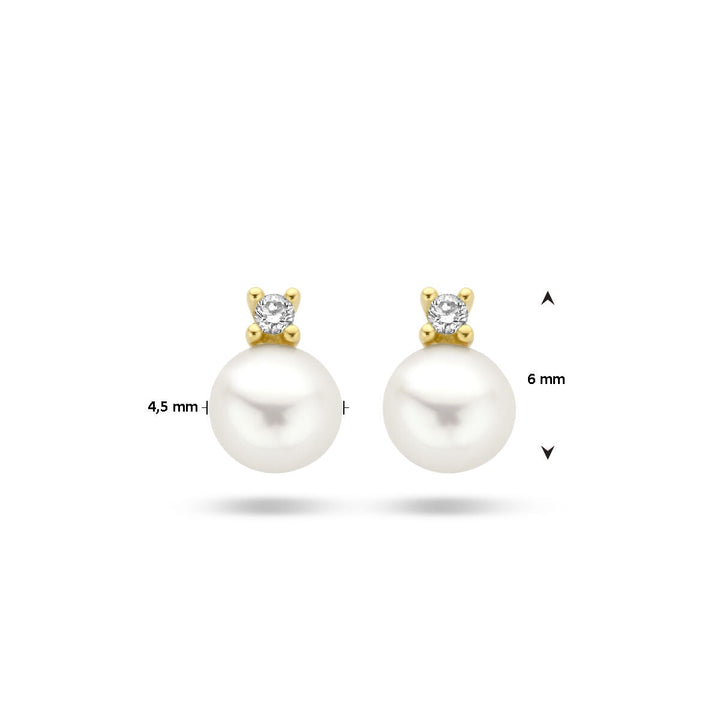Van der Kooij Collectie oorknoppen parel en diamant 0.02ct (2x 0.01ct) h p1 in 14K geelgoud, met witte ronde parels en kleine diamanten boven elke parel. Afmetingen: 4,5 mm breed, 6 mm hoog.