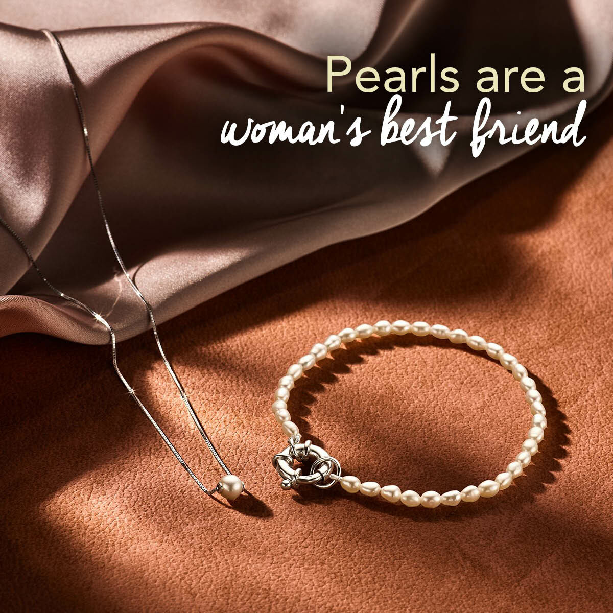 Bracciale in argento da donna con perla e grande chiusura a molla, rodiato