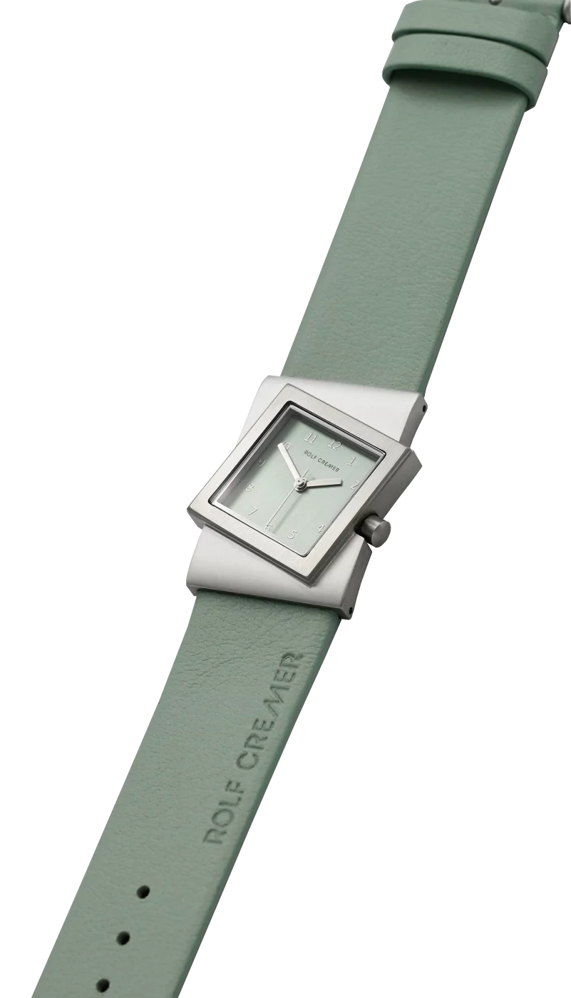 Orologio Rolf Cremer con quadrante quadrato verde e cinturino in pelle verde.