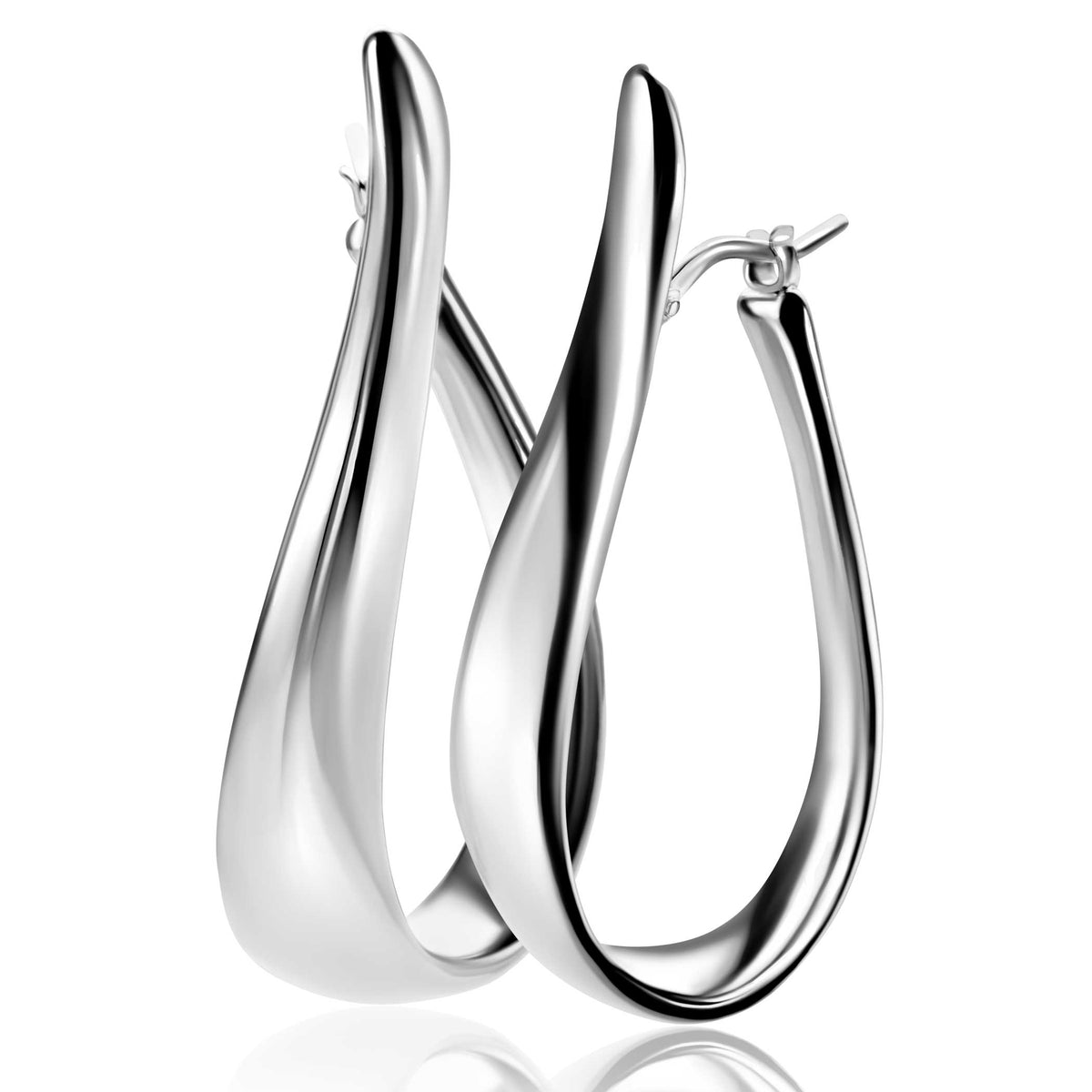 Orecchini in argento con forma ondulata e chiusura a perno.