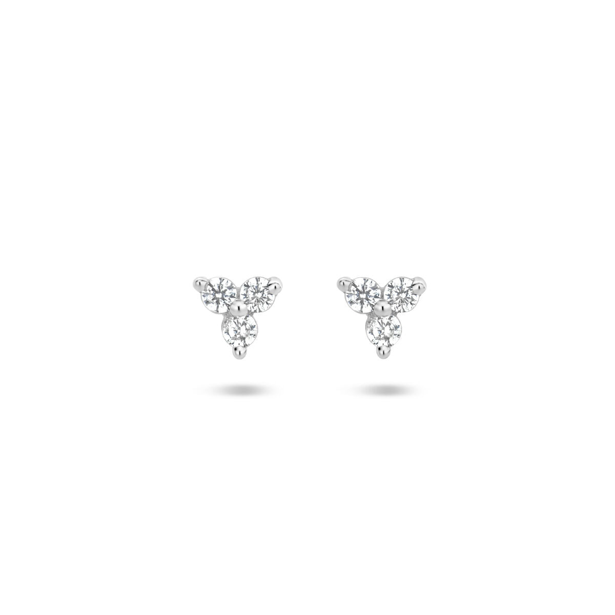 Orecchini in argento rodiato con zirconi, a forma di triangolo.