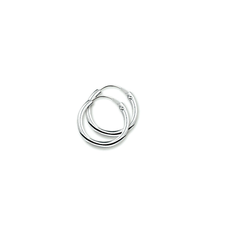 Orecchini in argento con tubo rotondo di 1,8 mm.