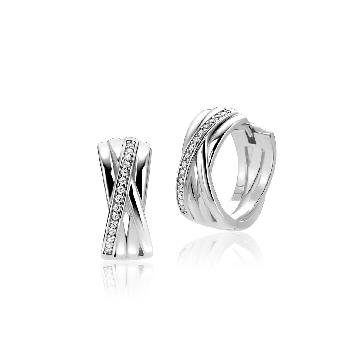 Orecchini in argento con design intrecciato e dettagli di zirconi.